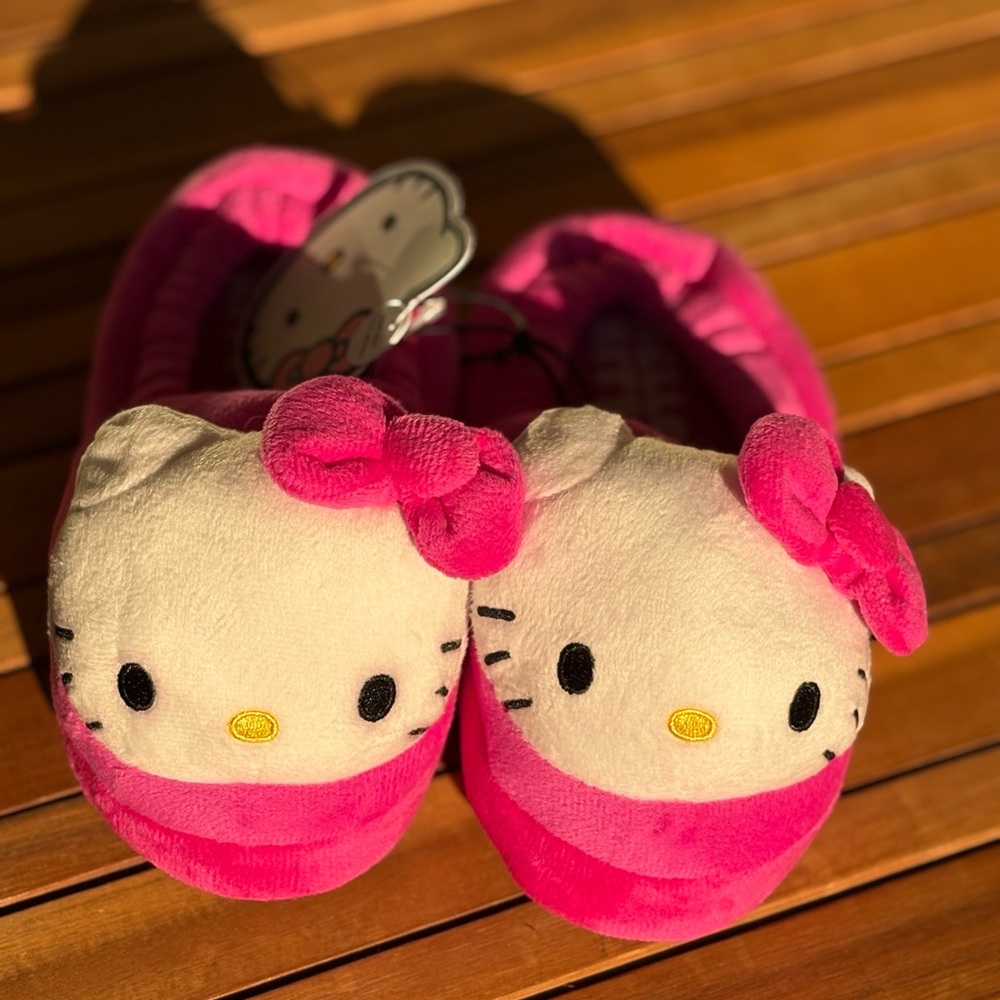 NWT 9/10 toddler Pink Hello Kitty Plush Slides